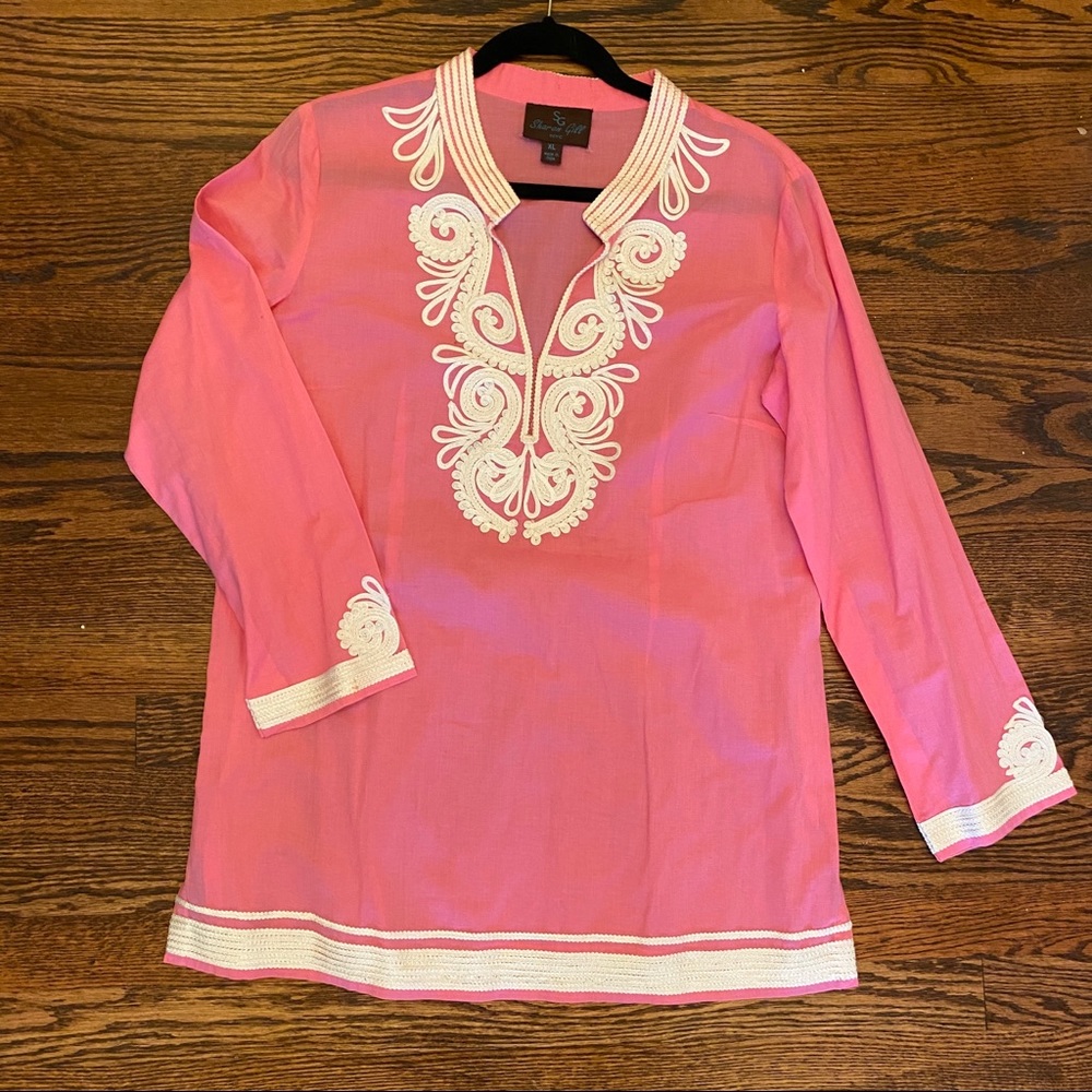 Excellent condition! Pink and white tunic